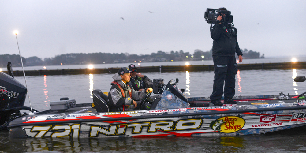 Image for LIVE BLOG: On the Water for Championship Sunday