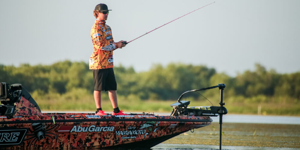 Shryock Avoids Summertime Ledge Crowds, Sticks with Less-Pressured Shallow  Bass - Major League Fishing