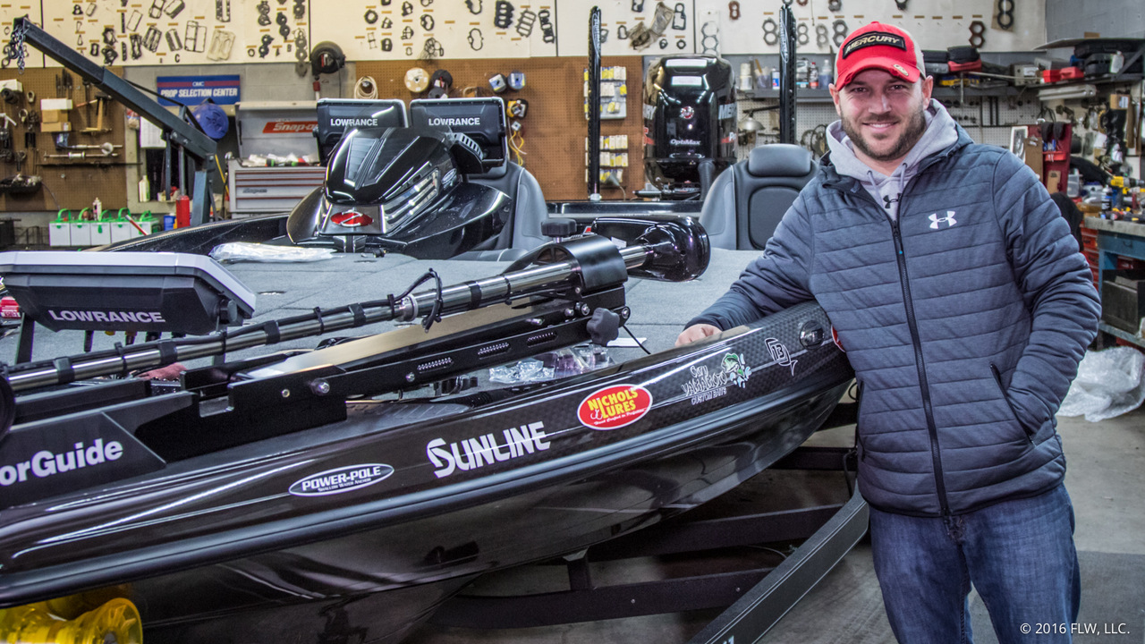 Prepping a FLW Tour bass boat - Major League Fishing