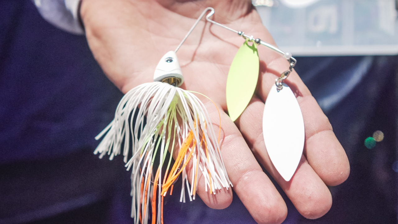 How to Make a Spinnerbait on the Water - Major League Fishing