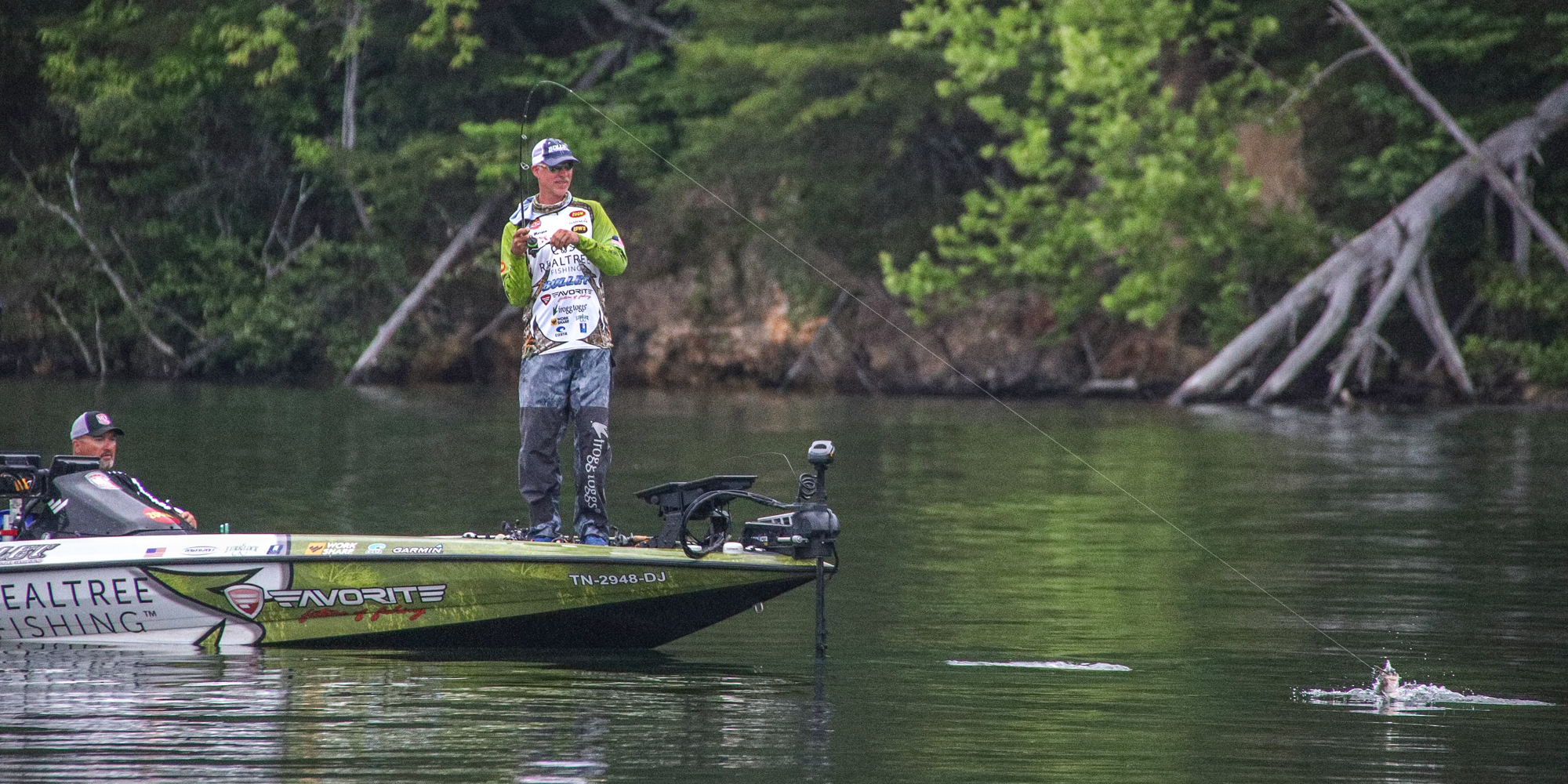 Lefebre's flurry on Lake Chickamauga powers him to shotgun round win at  Bass Pro Tour