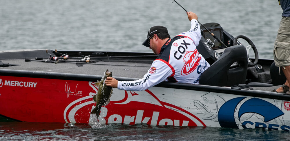 Image for Cox Cruises to Group B Win; Matt Lee Pushes Past Abram for Knockout Round Berth