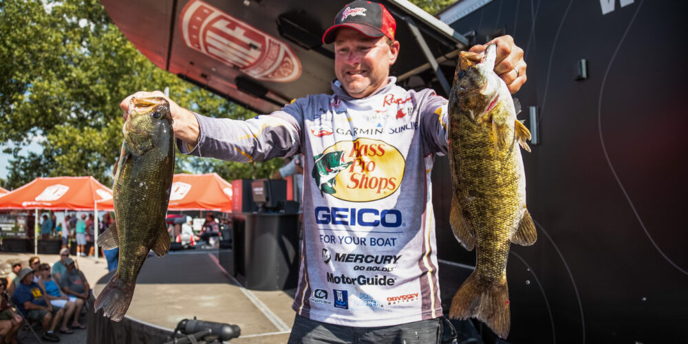 Mike McClelland Grabs Early Group A Lead at Tackle Warehouse Pro Circuit  TITLE Presented by Mercury on the Mississippi River - Major League Fishing