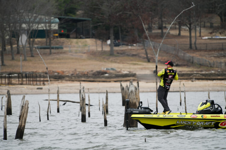 Image for GALLERY: Group B Battles Rough Waters for Second Qualifying Round