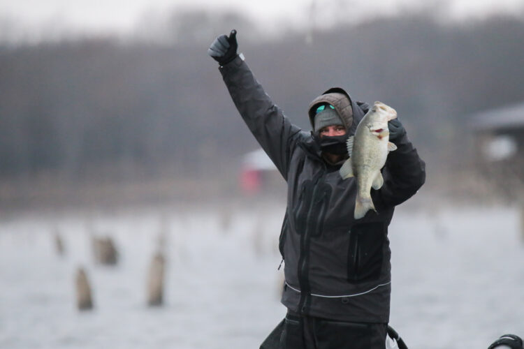Image for GALLERY: Anglers Endure Freezing Rain for Stage Two Knockout Round