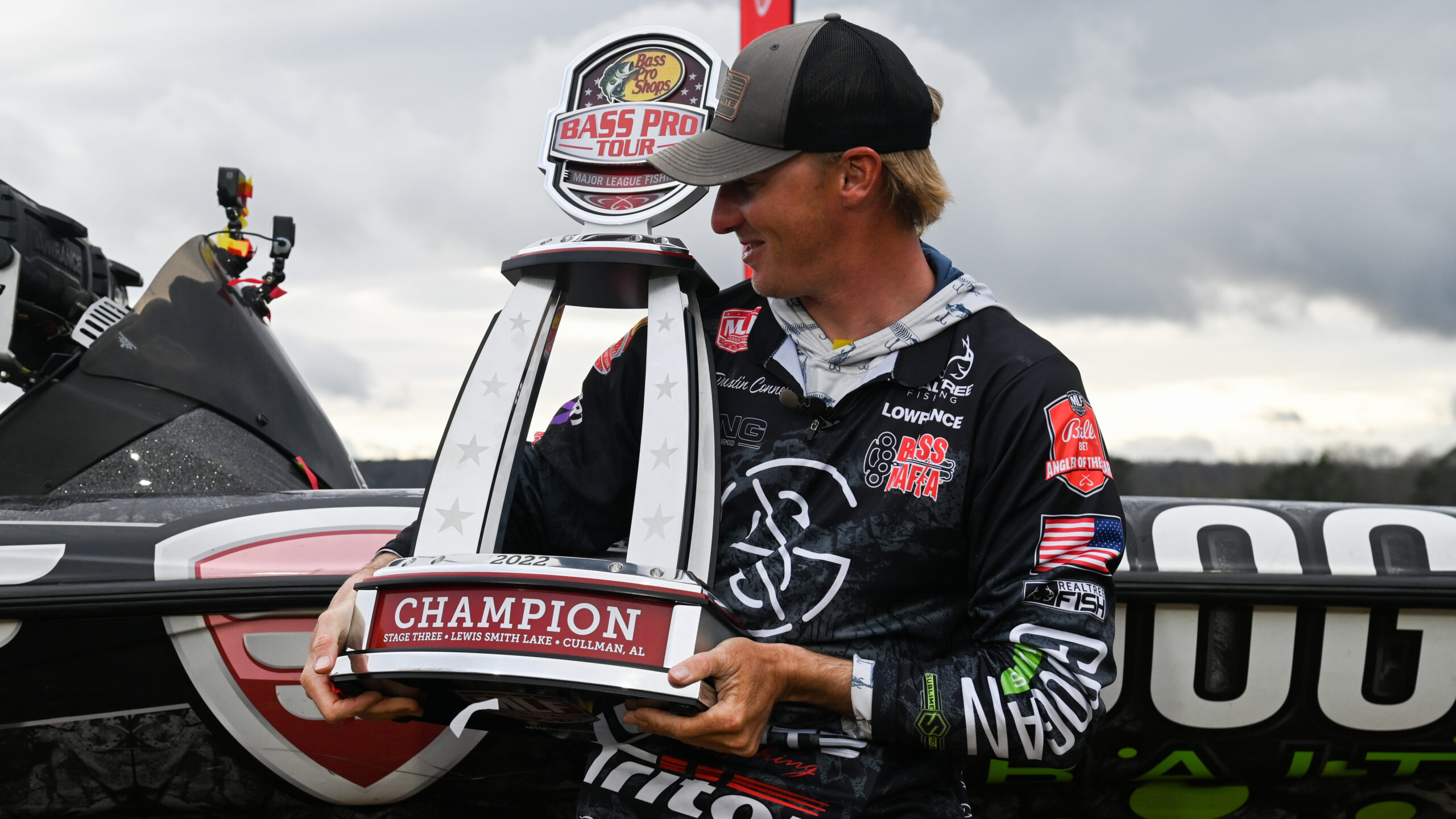 Trophy Presentation: Dustin Connell Wins Stage Three at Smith Lake - Major  League Fishing