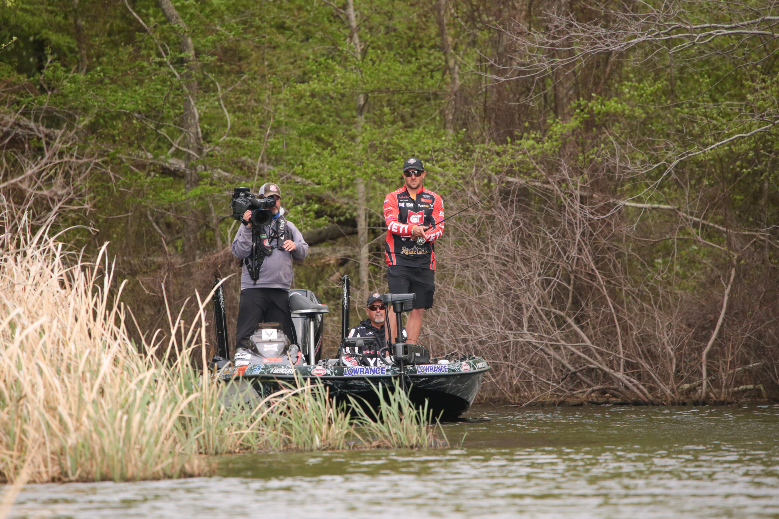 GALLERY Group B Fishing for Big Fish in High Winds During Heavy