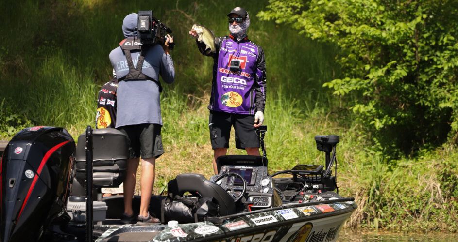 Image for DeFoe Coasts to Qualifying Round Win, Roy’s Big Bass Holds on for $25K at Heavy Hitters 2022