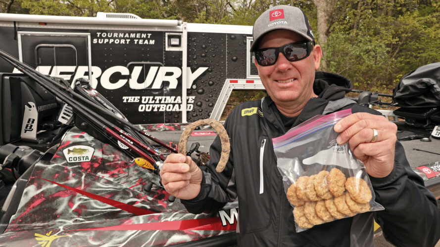Kevin VanDam Counting on Cookies and a Horseshoe at Qualifying Day 2 of  Stage Four - Major League Fishing