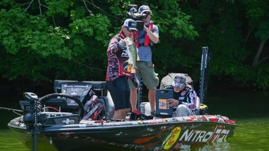 Image for Kevin VanDam Surges to Group A Qualifying Round Win at Bass Pro Tour General Tire Stage Five
