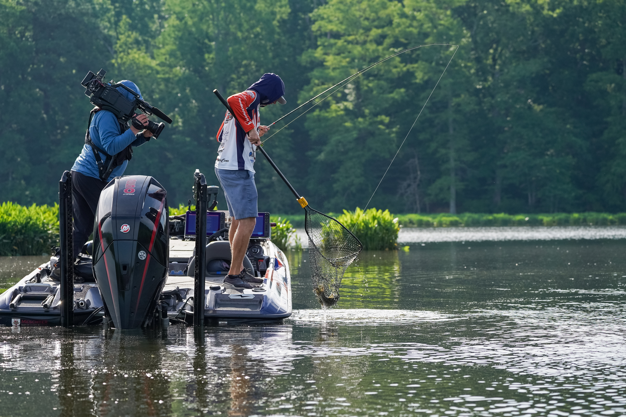 Buck Maintains Lead On Tougher Day 2 on the James River - Major League  Fishing