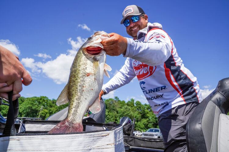 Image for GALLERY: Top 10 Roster Revealed After Day 3 Weigh-in on the James River