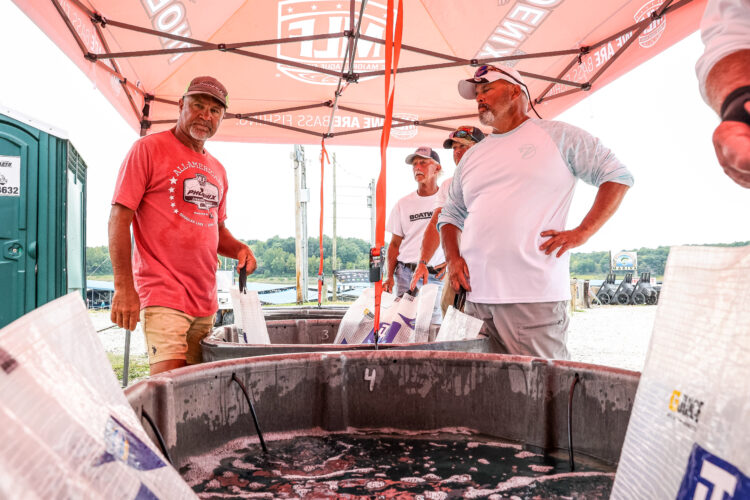 GALLERY: Another Close Weigh-in on Day 2 at Truman - Major League