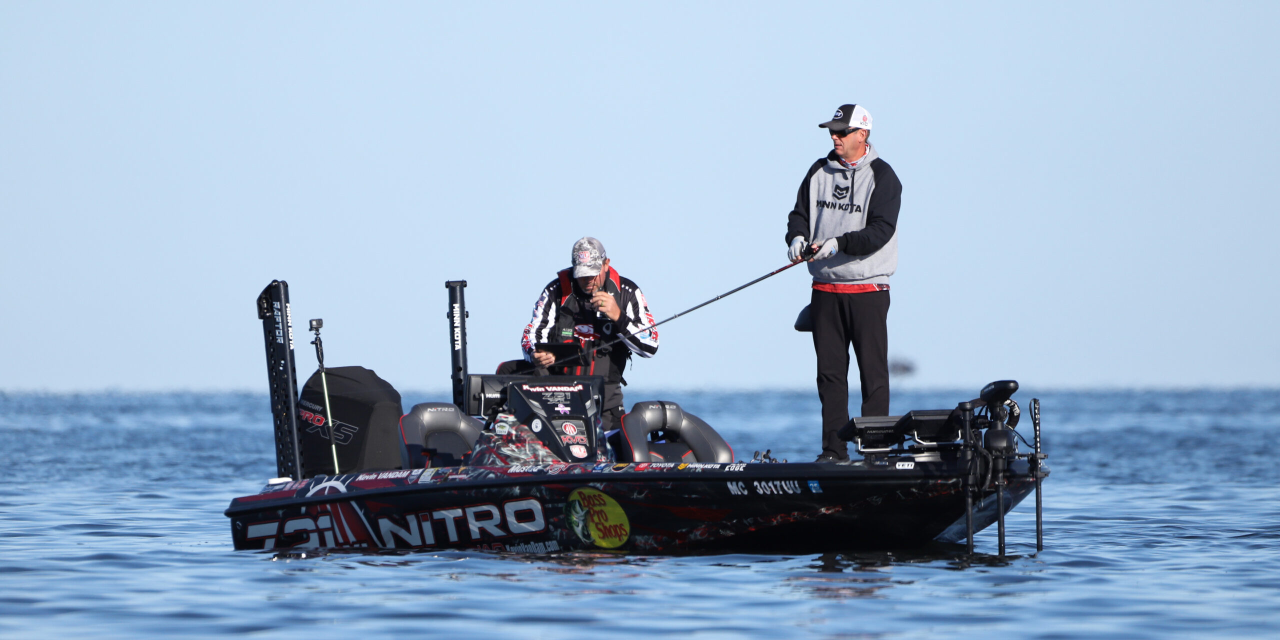 KEVIN VANDAM: Seeing is believing with forward-facing sonar - Major League  Fishing