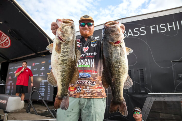 Image for GALLERY: Weaver wins after weigh-in on Okeechobee