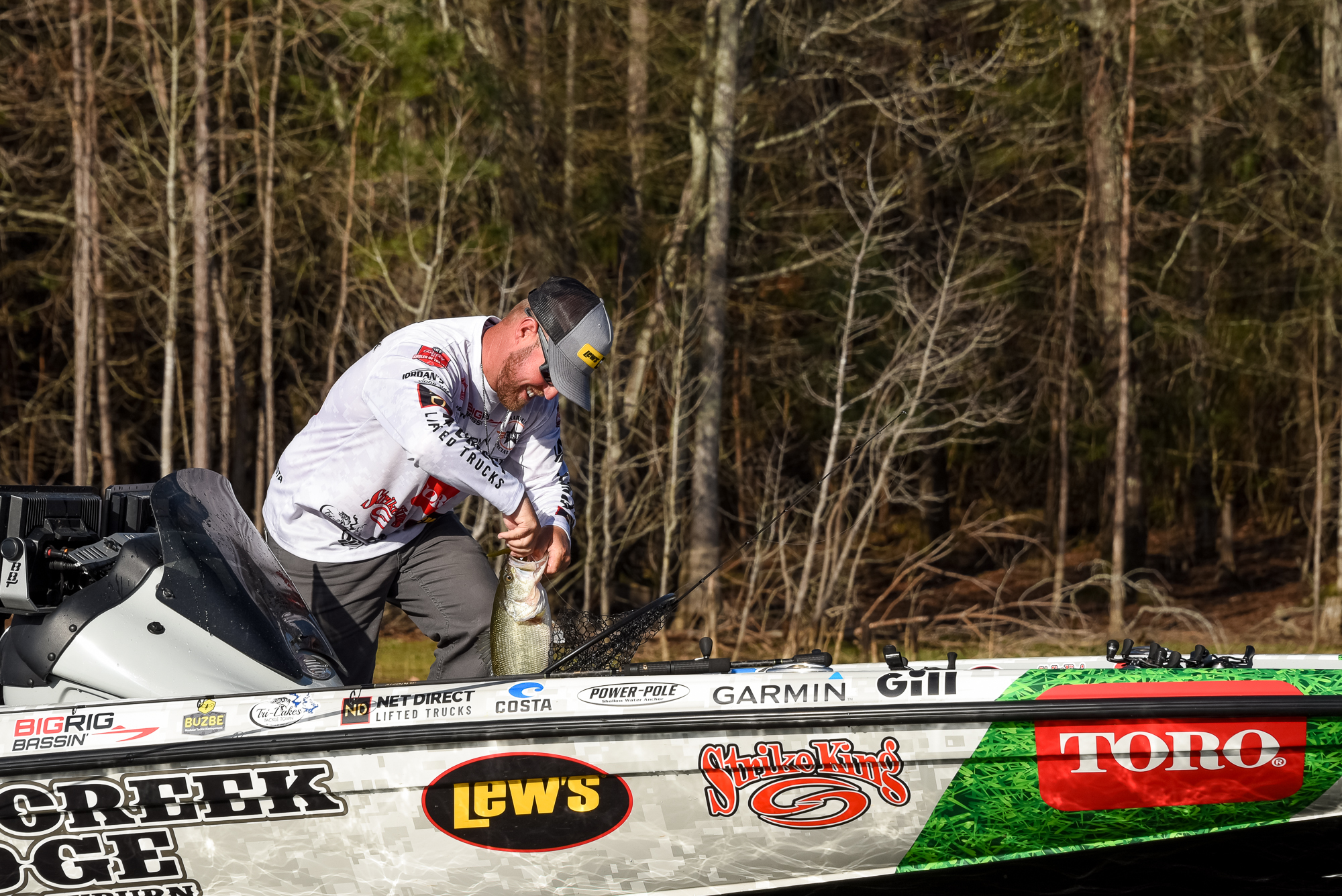 Texan Dakota Ebare smacks 23-pound limit to take early lead at Toyota Stop  2 on Clarks Hill Presented by Lowrance - Major League Fishing