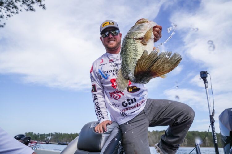 Topwater Gives Trim the W - Major League Fishing