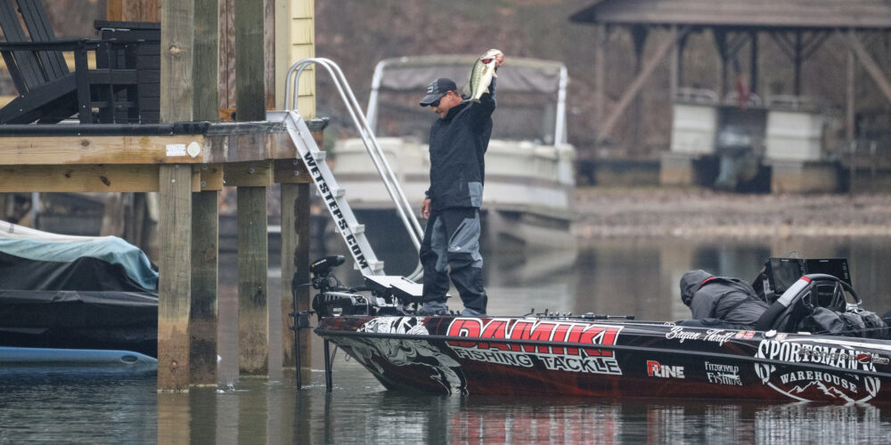 Image for Thrift smokes ’em to take Knockout Round lead on Lake Norman, 15 anglers advance