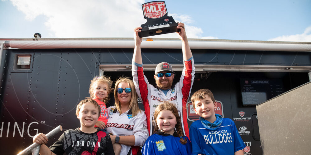 Image for Wiggins coasts to victory on Smith Lake