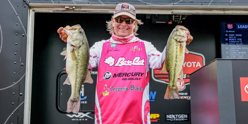 Short holds slim lead on Day 1 at Lake Dardanelle - Major League