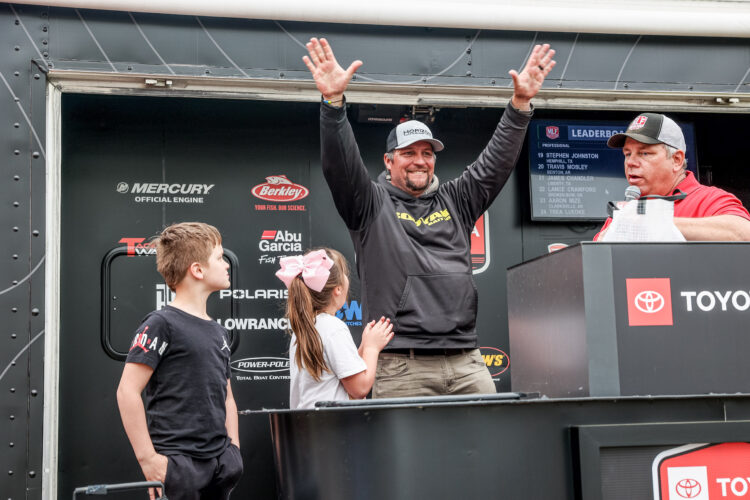 Image for GALLERY: Final-day weigh-in on Dardanelle