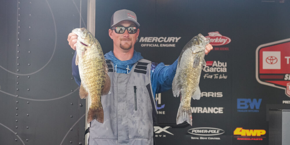 Image for Lawrence keeps the hammer down in Kentucky, weighs all smallies on Day 2