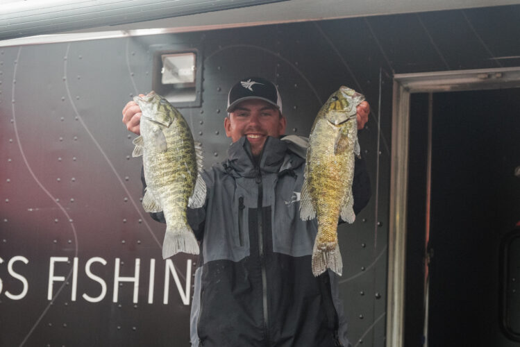 Lawrence keeps the hammer down in Kentucky, weighs all smallies on Day 2 - Major  League Fishing