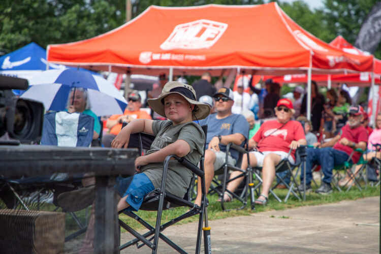 Image for GALLERY: Fans gather to meet the pros at Guntersville