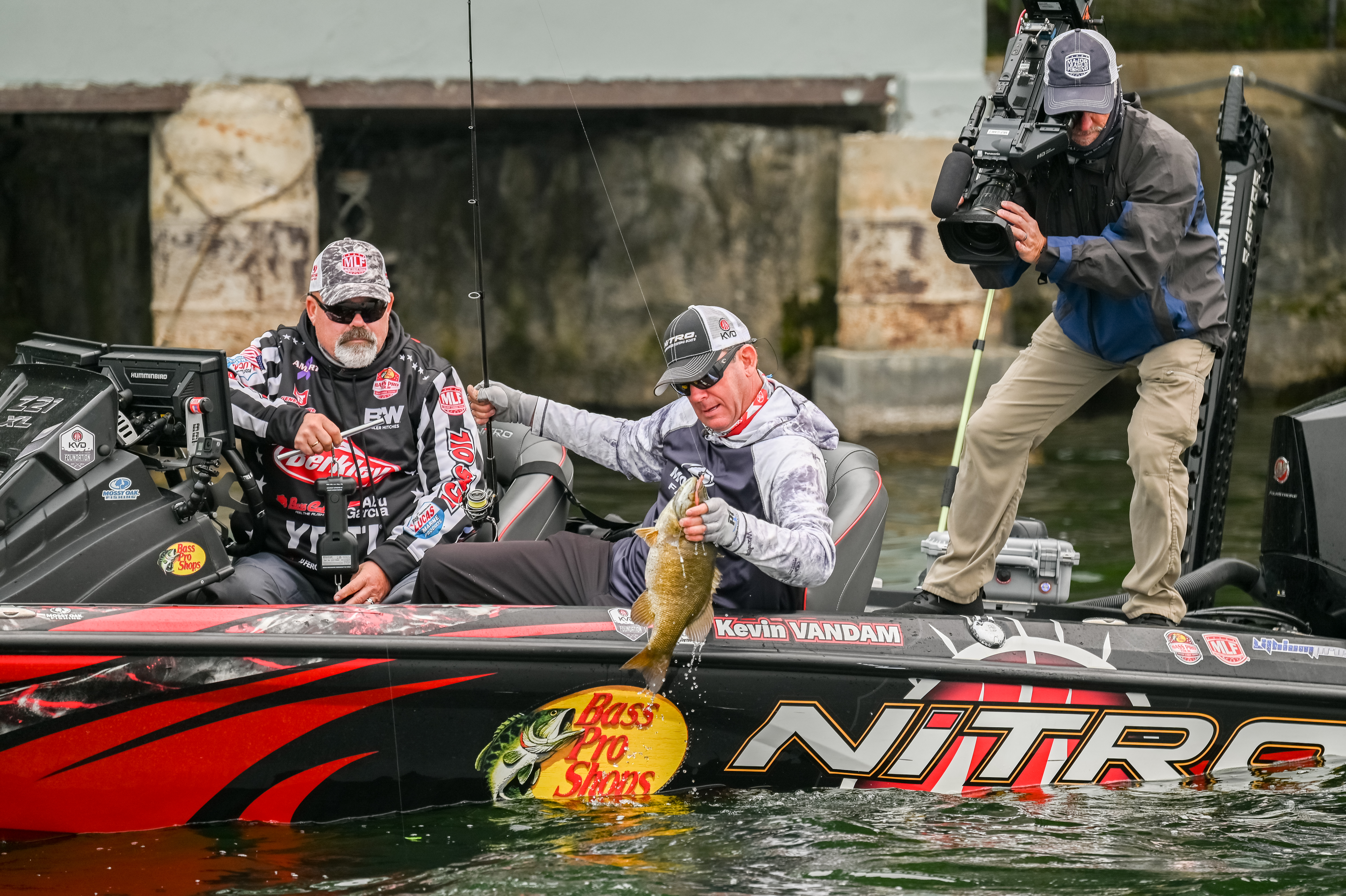KVD hammers 28-pound limit of smallmouth to take early lead at
