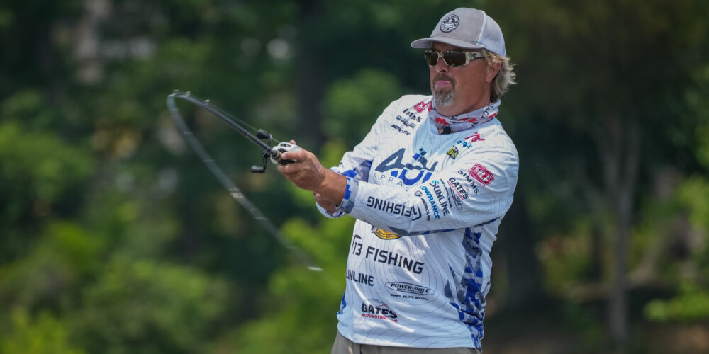 Image for AOY UPDATE: Nelson keeps lead entering final event; Bass Pro Tour race wide open