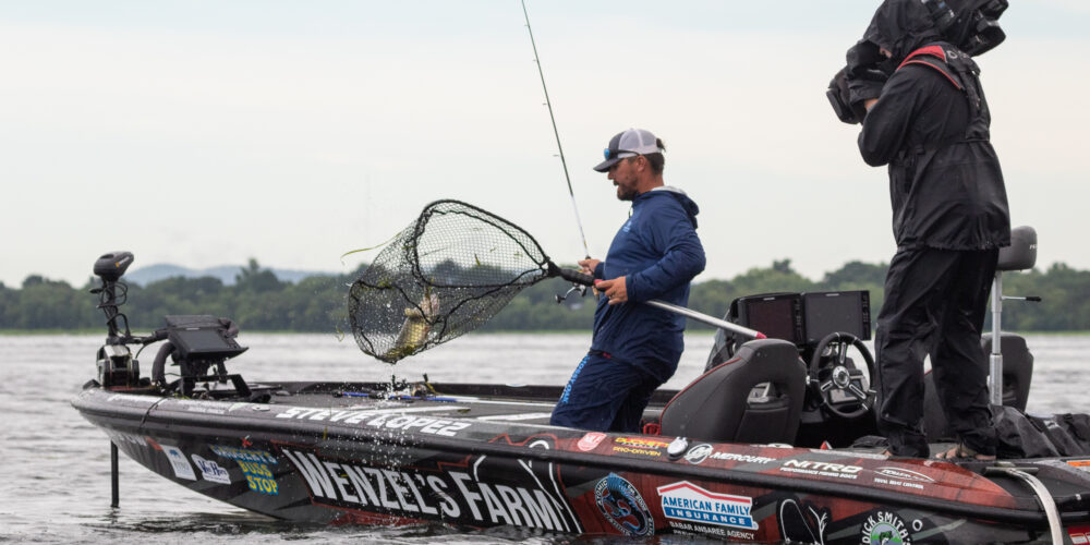 Image for Lopez slides ahead on Day 2 at the Mississippi River
