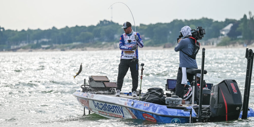 Saginaw Bay Day 5 Takeaways: Bally Bet AOY race to be determined by ounces  - Major League Fishing