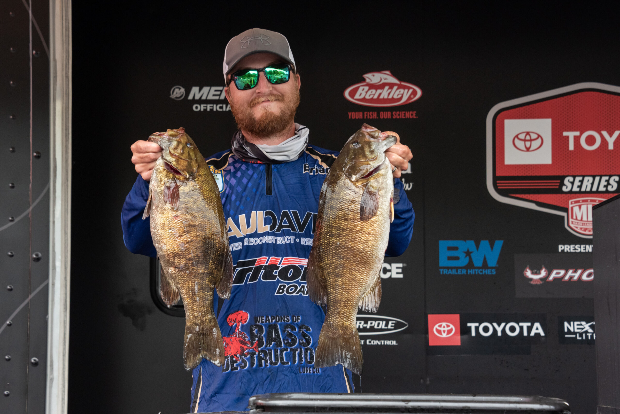 Manson ahead on the St. Lawrence with 25-2, several pros over 21 pounds on  Day 1 - Major League Fishing