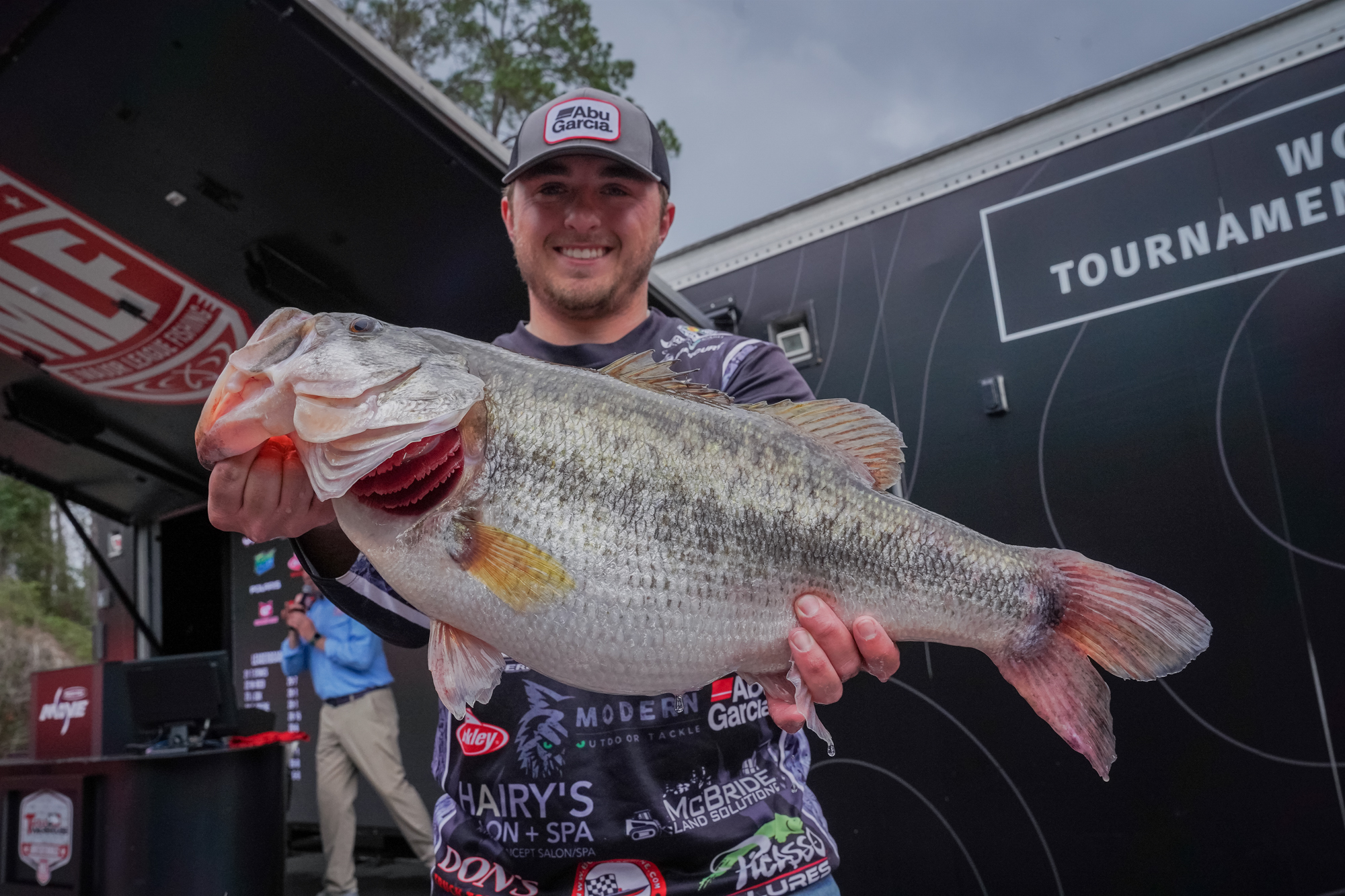 GALLERY: Giants weighed on Day 2 at Rayburn - Major League Fishing