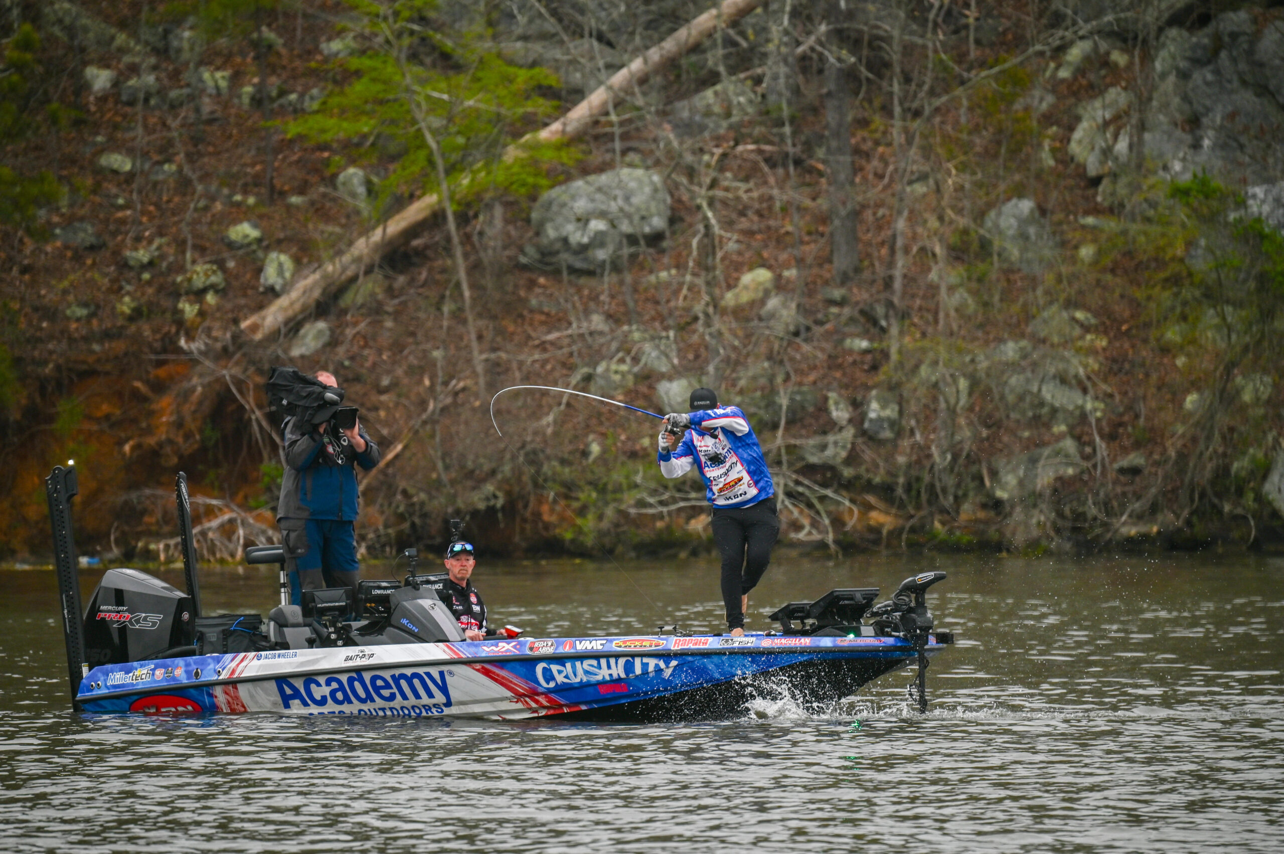 Wheeler back atop leaderboard after breaking 50 pounds on Santee Cooper - Major  League Fishing