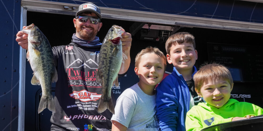GALLERY: Tight race to make Top 25 cut at Smith Lake - Major League Fishing