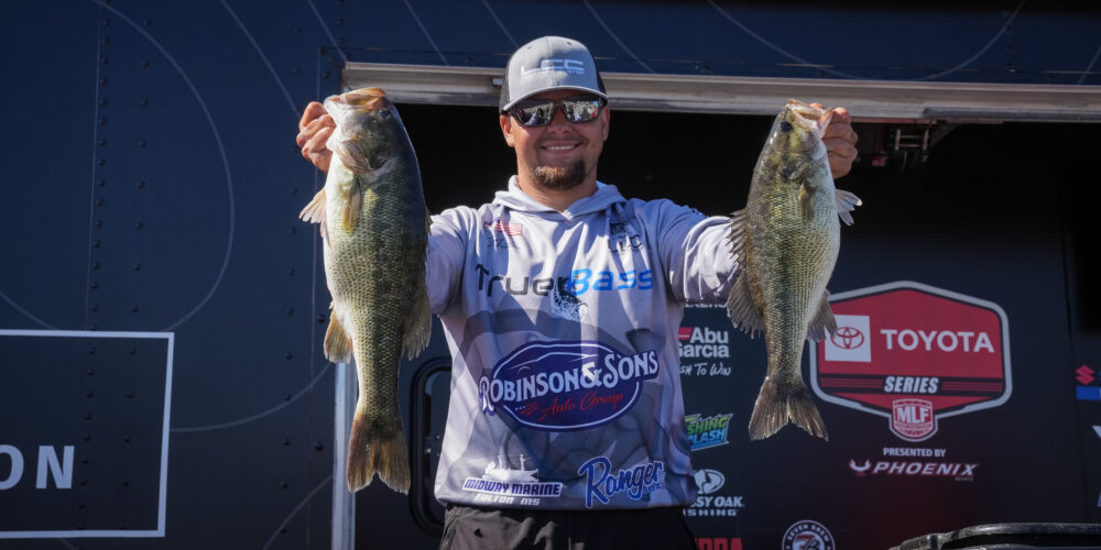 Swindle targets spawning spots for Day 2 lead at Smith - Major