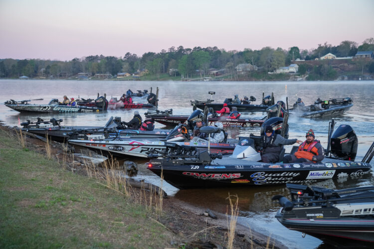 Image for GALLERY: Top 25 take off at Smith Lake