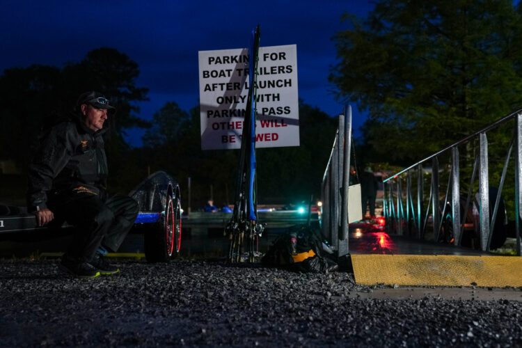 Image for GALLERY: Field rolls out in snotty weather for Day 2 at Chickamauga