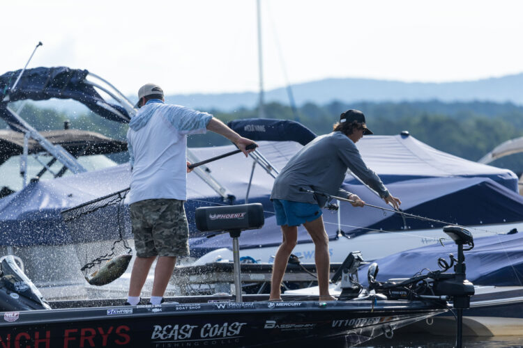Image for GALLERY: The leaders duel for the top spot on Champlain