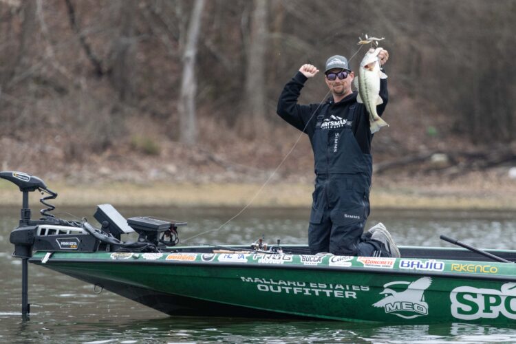 Image for GALLERY: The leaders go to work on Day 2 at Pickwick
