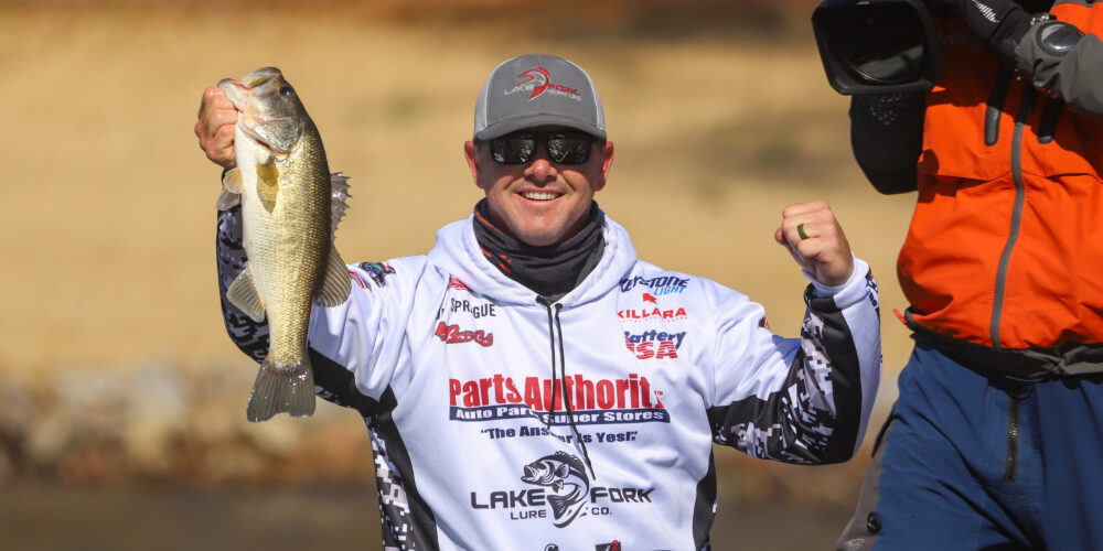Image for Sprague sprints out to Day 1 lead on Lake Murray