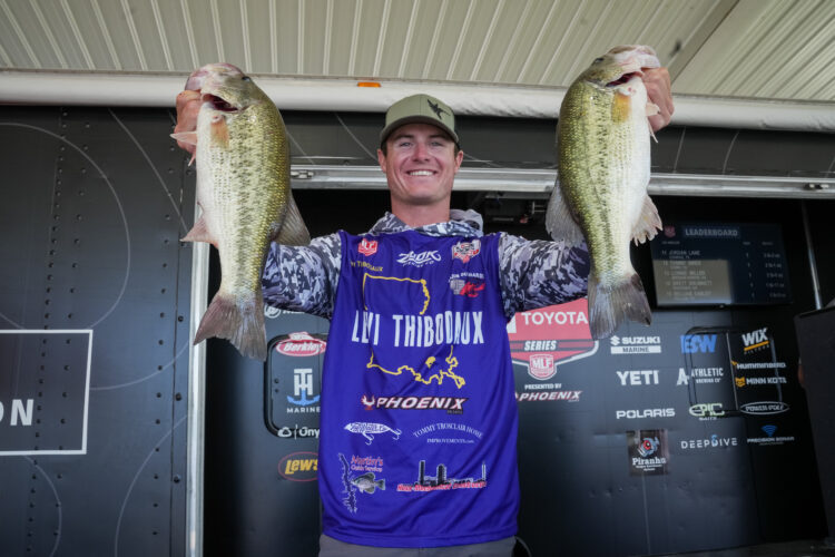 Image for GALLERY: Weighing ’em up on Day 1 at Eufaula