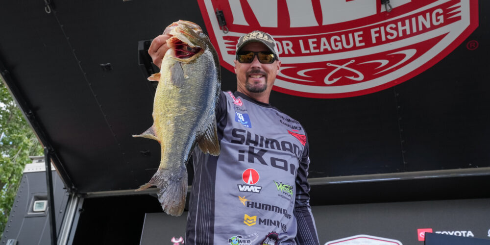 Image for Alex Davis leads Day 1 of Tackle Warehouse Invitationals Championship Presented by Phoenix Boats on Mississippi River