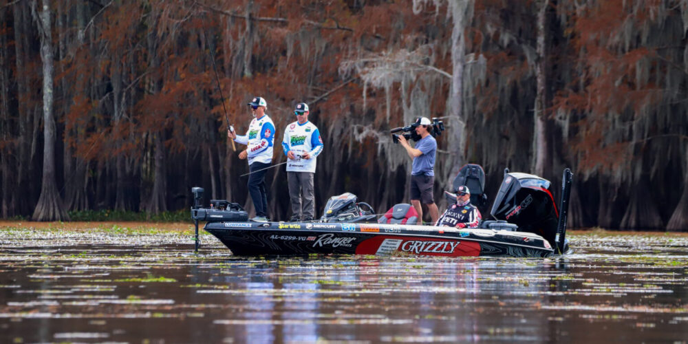 Image for Team Fishing Clash surges late to win Elimination Round Match 3 at Bass Pro Shops Summit Cup Presented by Zenni