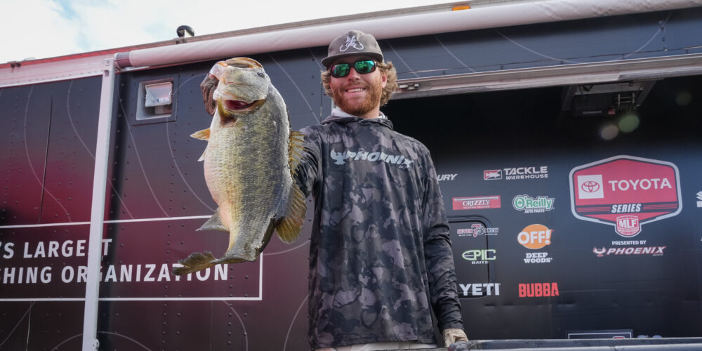 Image for Shaw slides ahead on Day 2 at Okeechobee