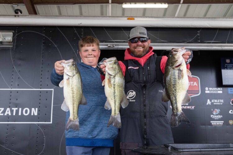Image for GALLERY: Every ounce matters at weigh-in on Grand Lake