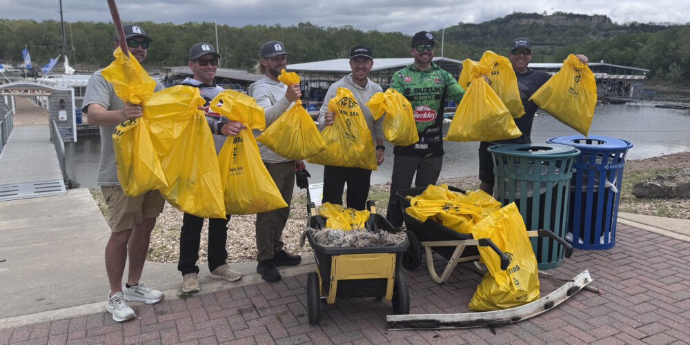 Image for Before REDCREST, MLF pros give back with Suzuki Marine lake cleanup at Table Rock Lake