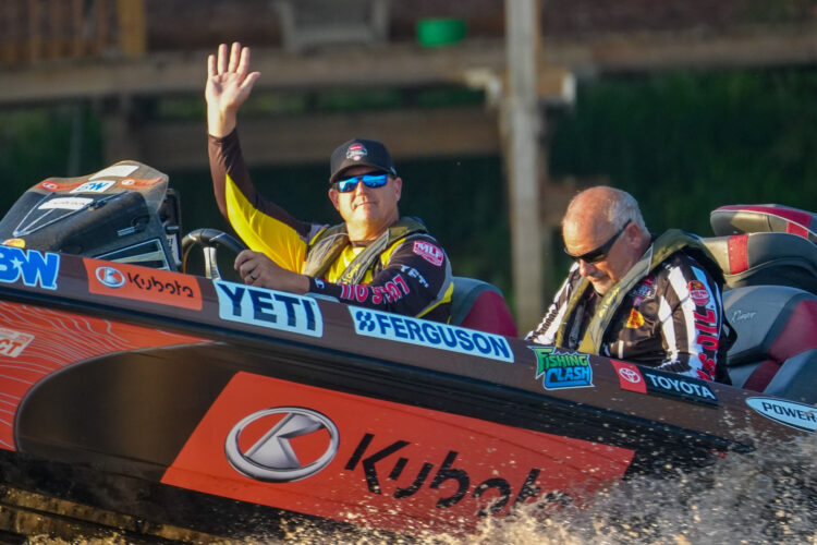 Image for GALLERY: Heavy Hitters Group B picks up where they left off for the final day of qualifying