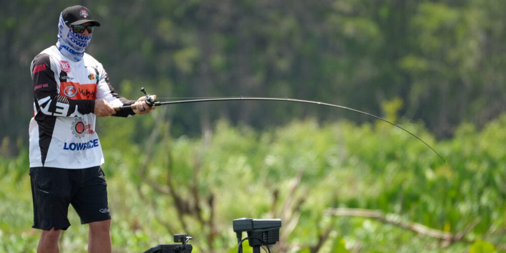 Sprague surges to the top, Neal wins more big bass cash on Orange Lake -  Major League Fishing